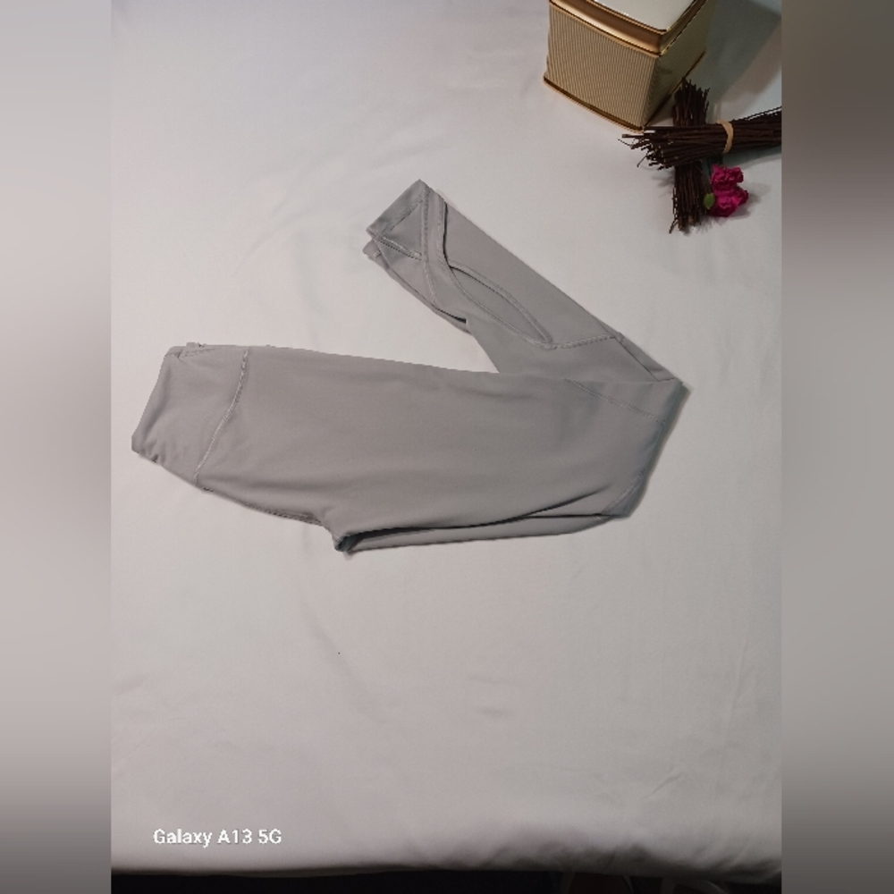 Victoria Sport Leggings | Light grey leggings, Victoria sport Sz:XS